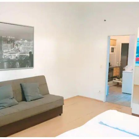 Sweet 1Br Apt. Simmering - Ideal For Longstays Виена Екстериор снимка